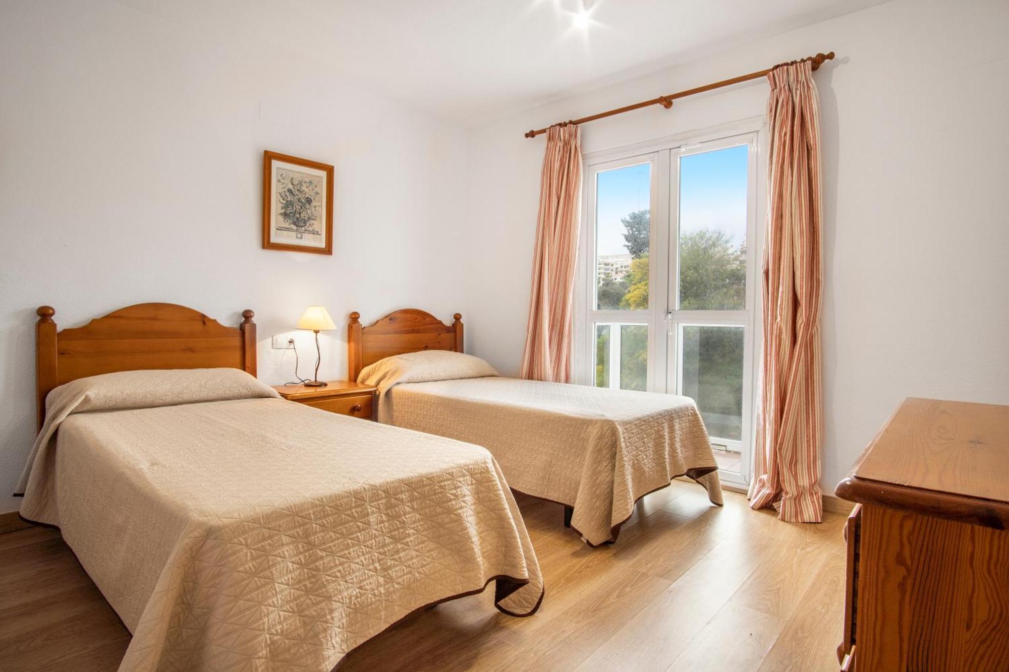 Duquesa Harbour Club Aparthotel มานิลบา ภายนอก รูปภาพ